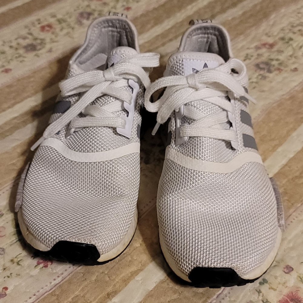 Women's Adidas tennis shoes